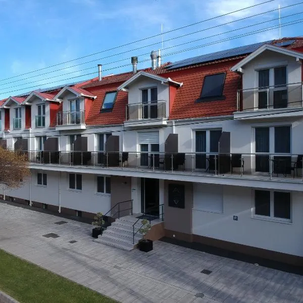 Hotel Crystal，位于豪伊杜索博斯洛的酒店