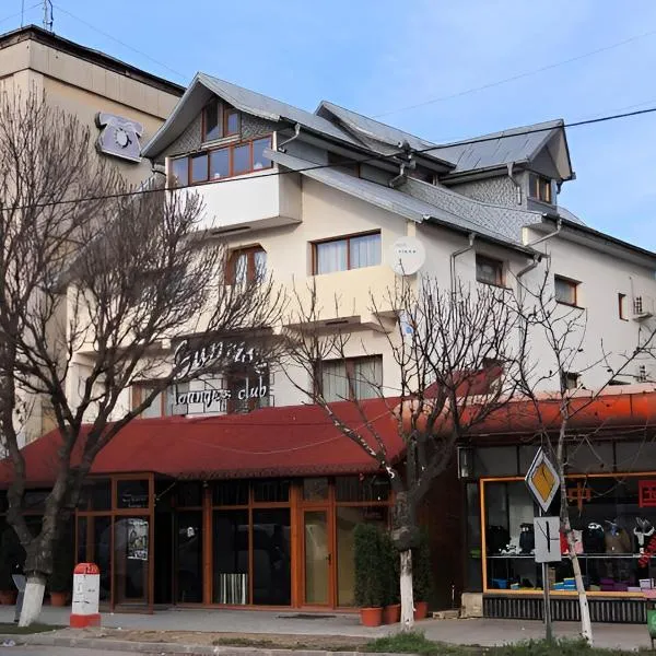 Sunrise Hotel，位于Adjud的酒店