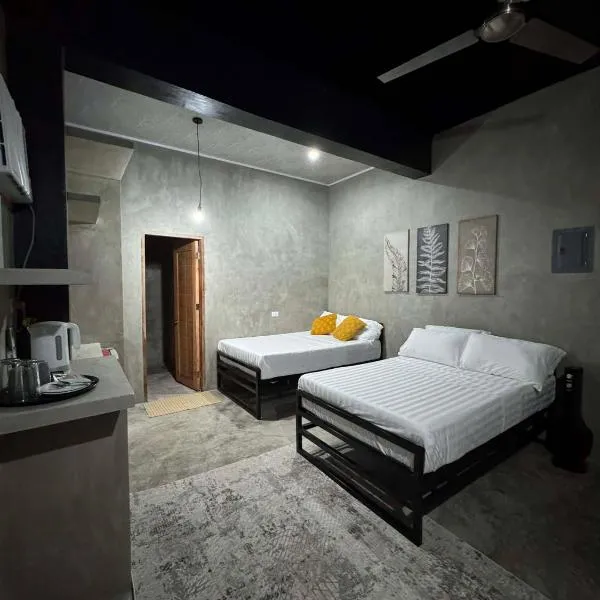 greyhouse moalboal，位于莫阿尔博阿的酒店