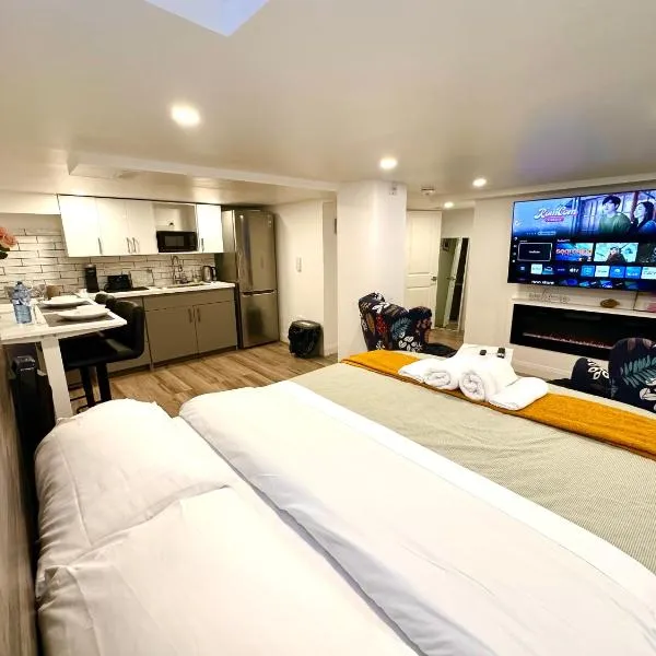 Pvt Studio Near Waterloo Airport & Minutes to Downtown Basement unit，位于基奇纳的酒店