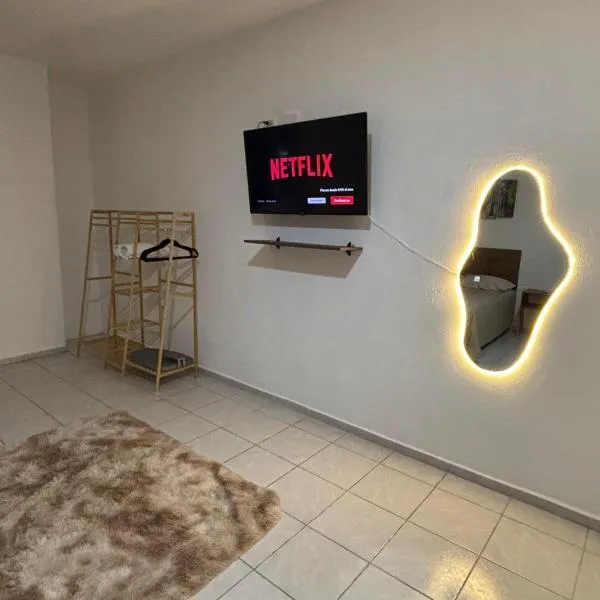 NEW! Loft in Cancun Center 5 mins from the ADO，位于坎昆的酒店