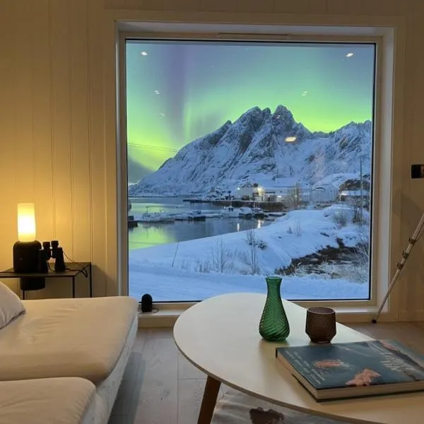 Aurora Bay Villa Lofoten 罗弗敦极光湾海景顶层别墅，位于Sund的酒店
