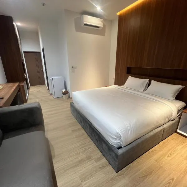 J&P Hotel Sriracha，位于Ban Laem Chabang的酒店
