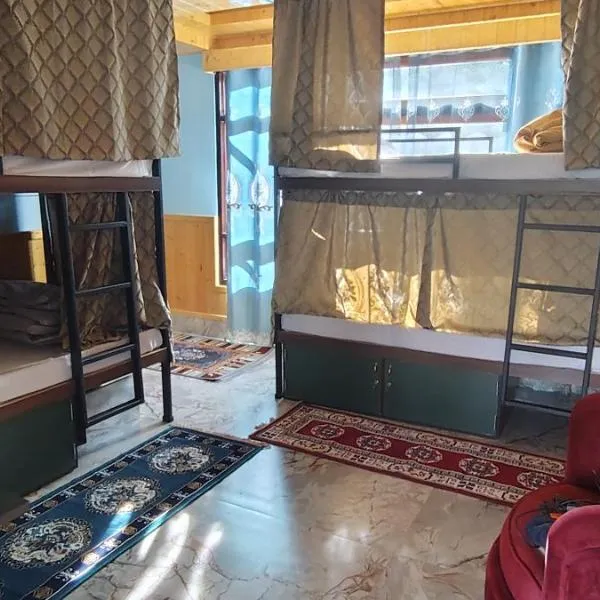 Cosmic Buddha Bnb，位于甘托克的酒店