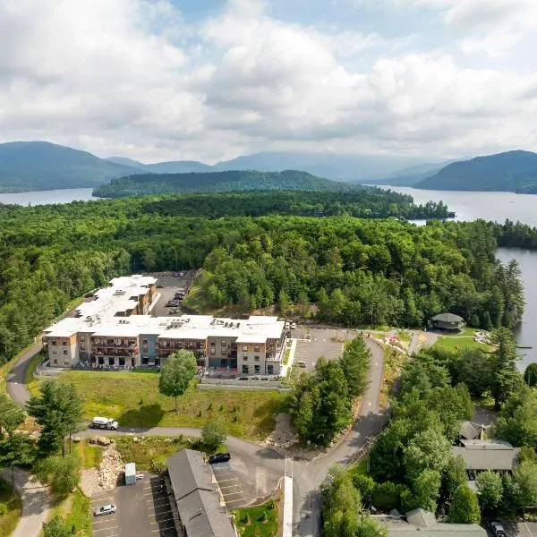 Cambria Hotel Lake Placid - Lakeside Resort，位于普莱西德湖的酒店