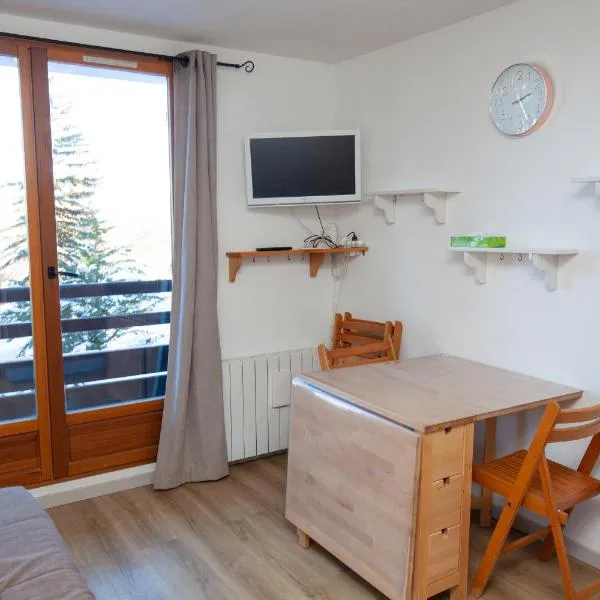 Studio pied des pistes-1 chambre-24 m2，位于里苏尔的酒店