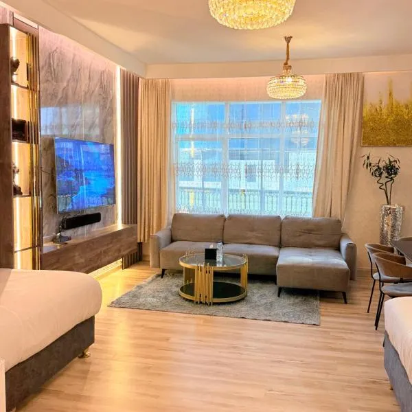 Best Place Holiday Home IIII Free Parking，位于阿吉曼的酒店