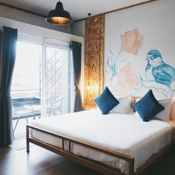 独立空间公寓式酒店，位于Wang Saphung的酒店