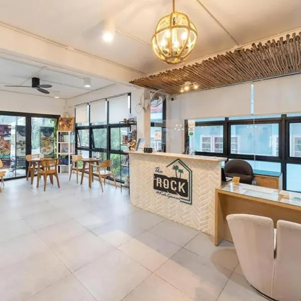 The Rock Samui Poshtel Lamai Beach，位于拉迈的酒店