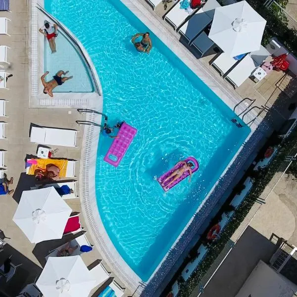 AGRELLI Hotel & Suites，位于卡尔扎迈纳的酒店