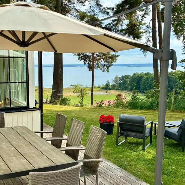 The Manor Wing, Lake View & Outdoor Spa，位于Vreta Kloster的酒店