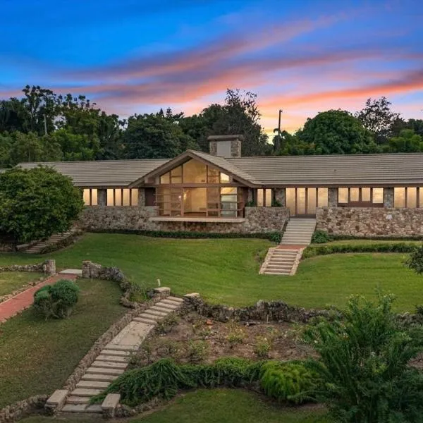 Hotel-Style Private Suite-Lake View-Gardens，位于莱克威尔士的酒店