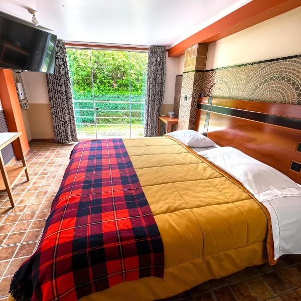 Hotel Manantial，位于丘林的酒店