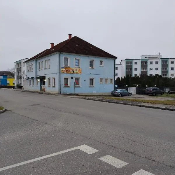 Apartment with 4 Rooms，位于Golling的酒店