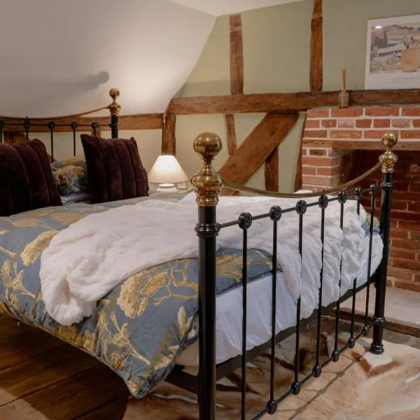 The Cotswold Luxe Cottage，位于法拉姆灵厄姆的酒店