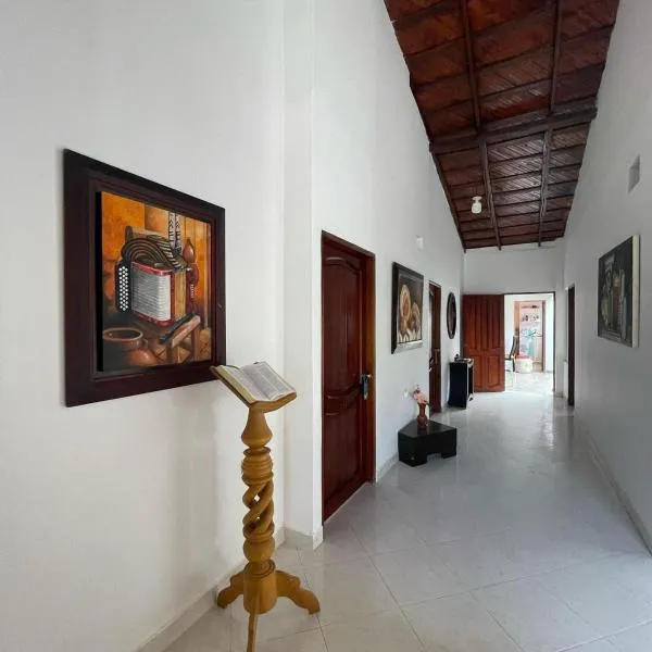 Hotel Casa Colonial Moñitos，位于Moñitos的酒店