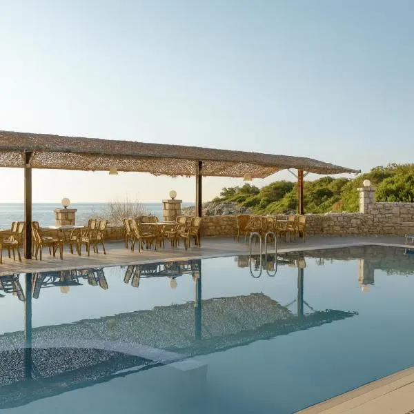 Lalloudes Seaside Suites Sea and Pool View，位于Éxo Nímfion的酒店