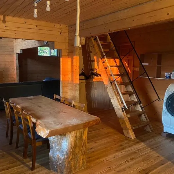 large log cabin 桜,位于丰浦町的酒店