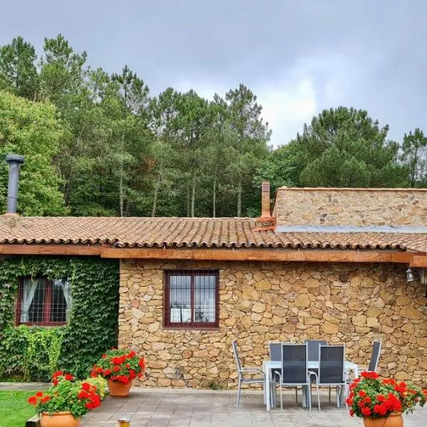 Casa Rural Sierra de Aguafría. Finca El Robledillo，位于莫内斯特里奥的酒店