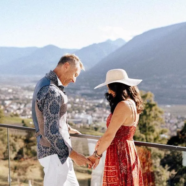 Panoramahotel Am Sonnenhang，位于蒂鲁罗的酒店