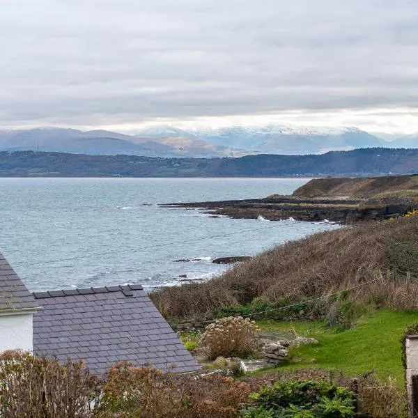 Heligog at Deanfield House Moelfre Sea view adult only appartment in Moelfre，位于莫伊尔弗雷的酒店
