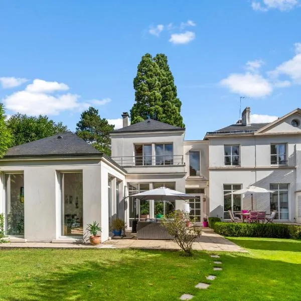 Villa Séquoia Saint-Germain-en-Laye，位于圣日耳曼昂莱的酒店
