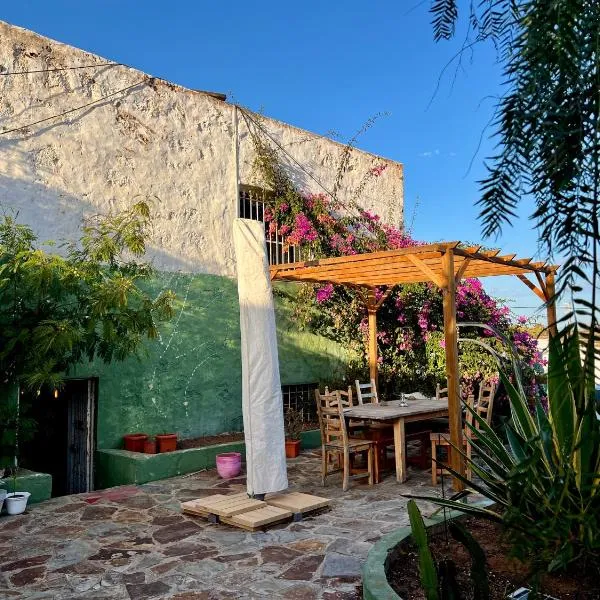 Casa Gatti - Autentica Casa Canaria nel cuore di Lanzarote，位于Tiagua的酒店