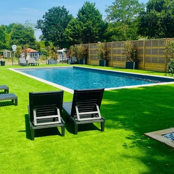 Mobil-home Sud Landes entre plages et forêt,位于Herm的酒店