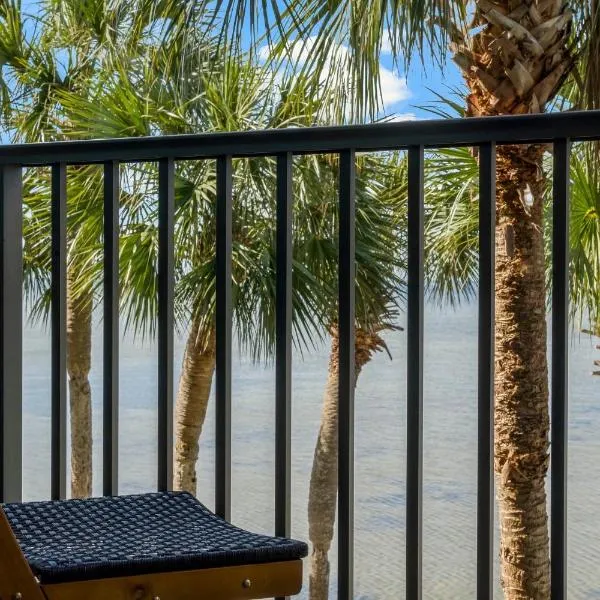 Sandestin Bayfront Studio with balcony and breathtaking views，位于德斯坦的酒店