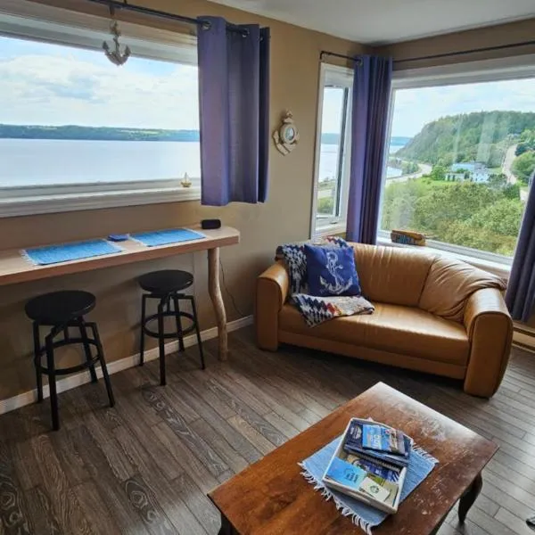 Suite 1 Flèche du fjord vue Saguenay Monts Valin，位于Saint-Fulgence的酒店