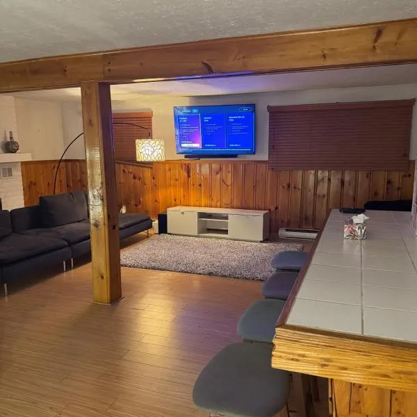 Entire Urban Cabin Retreat 3BD Terrace&Covered Parking,位于泰勒博恩的酒店