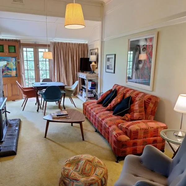 The Gables - Circa 1880 - Classic Bowral Property，位于波拉尔的酒店