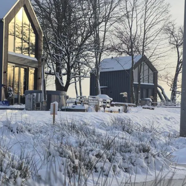 Vilanovka - domki z prywatną balią przy stawie i lesie，位于Wilanowo的酒店