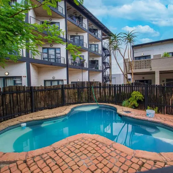 Craftmanship Apartment with WiFi Pool & Parking，位于约翰内斯堡的酒店