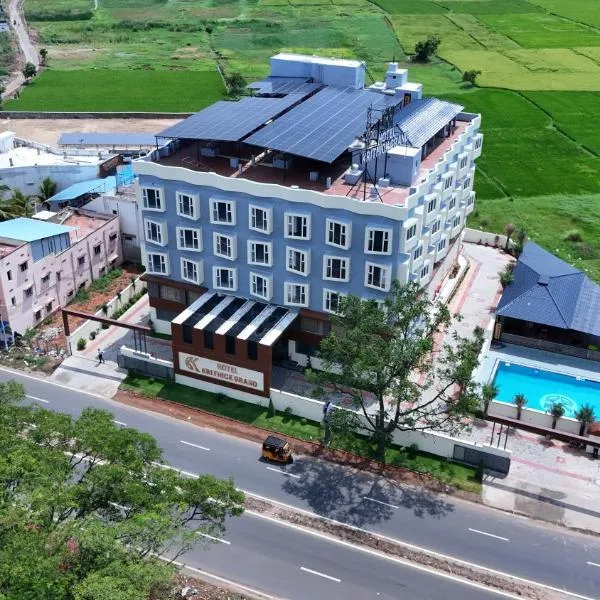 Hotel Krithick grand，位于泰尼的酒店