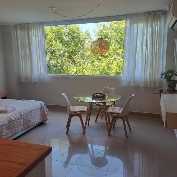 Agora Neo，位于皮纳马尔的酒店