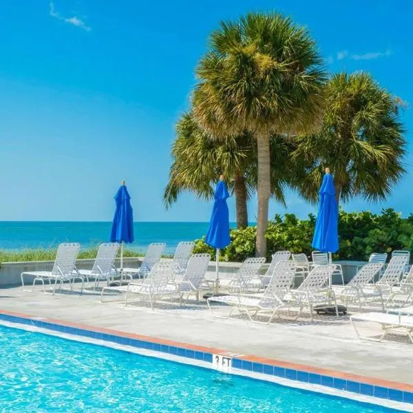 Beachfront 2BDR Condo Pool Hot Tub w Ocean Views Papaya Place by AvantStay，位于基韦斯特的酒店