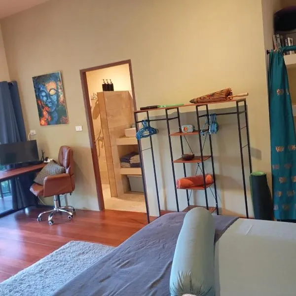 Butterfly Cottage Tracy Island Had Yao，位于帕干岛的酒店