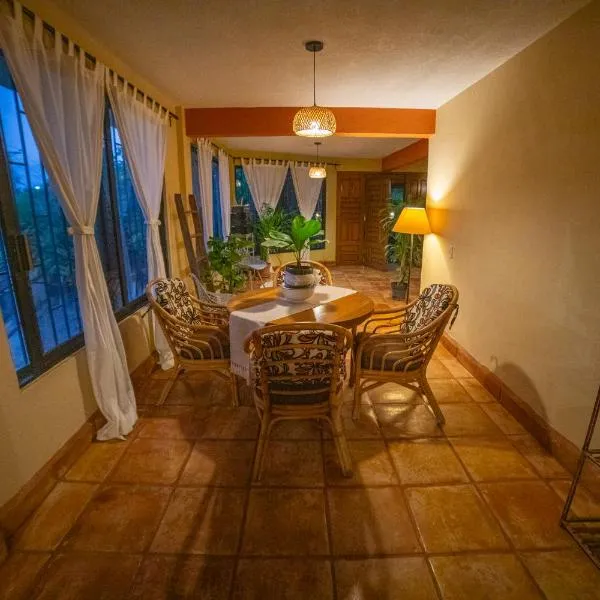 Large family house in Cabo , pet friendly，位于卡波圣卢卡斯的酒店