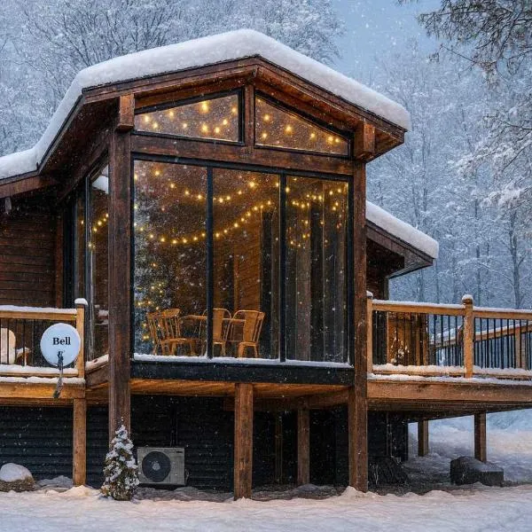 Muskoka Lakeview Cottage - Pier 100 #40，位于卡灵港的酒店