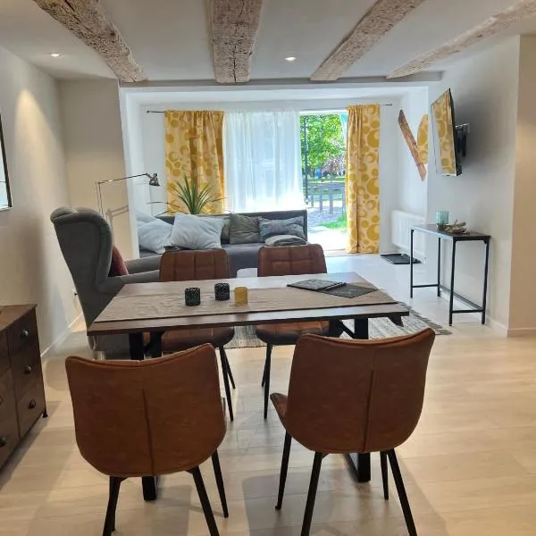 Wiesenau 1 Ferienwohnung in Prerow by Restaurant Wiesenau，位于普雷罗的酒店