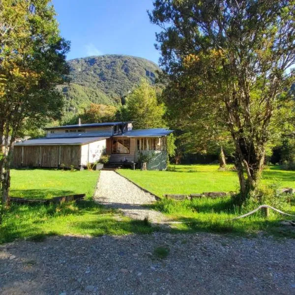 Salvatierra Lodge，位于锡斯内斯港的酒店