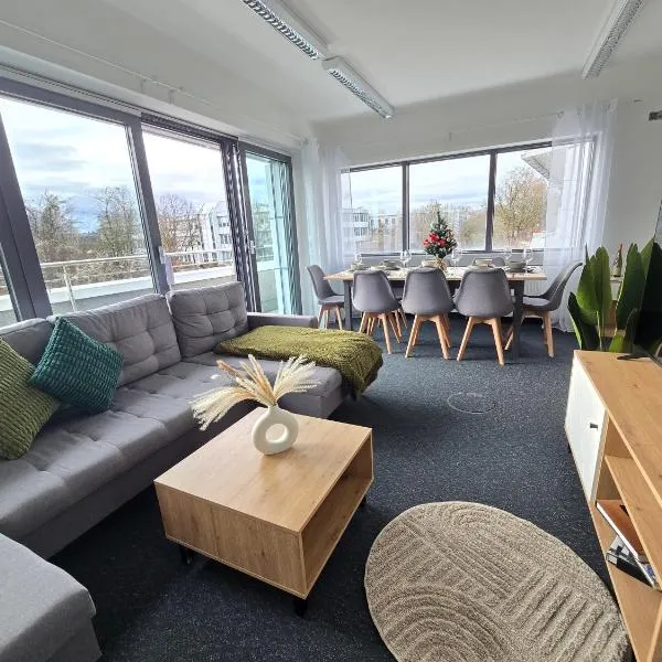 Große Wohnung mit Balkon nahe München，位于伊斯马宁的酒店