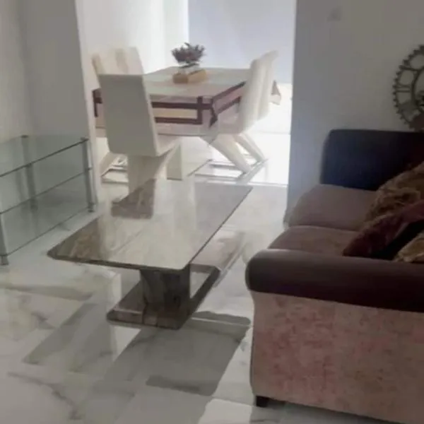 4 Bed Detached Home Perfect for Families & Groups，位于格拉斯哥的酒店