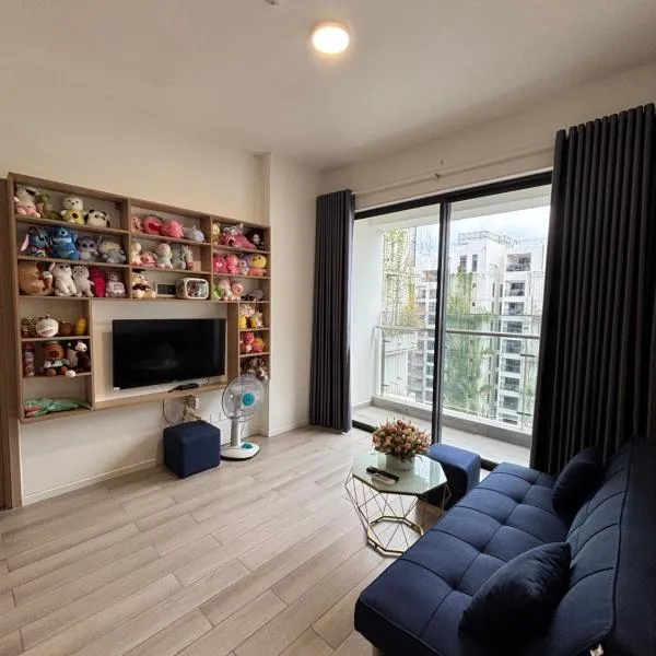 Fully Furnished 2 BEDROOM-2 BATHROOM Masteri Luxury Apartment，位于Gò Công的酒店