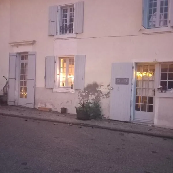 La maison aux livres，位于Rioux-Martin的酒店