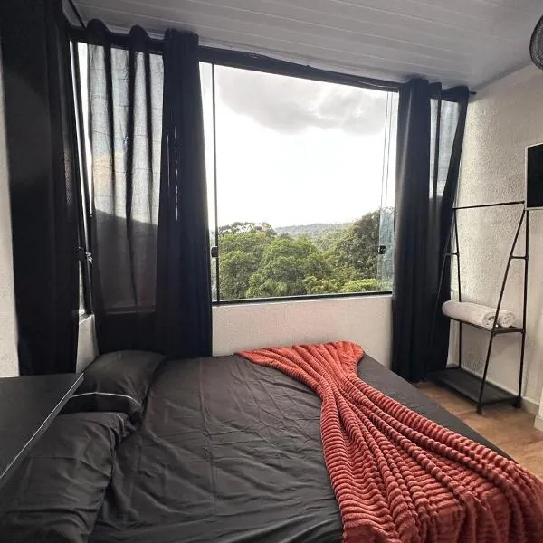 KitNet Mobiliada Serra da Cantareira，位于Caieiras的酒店