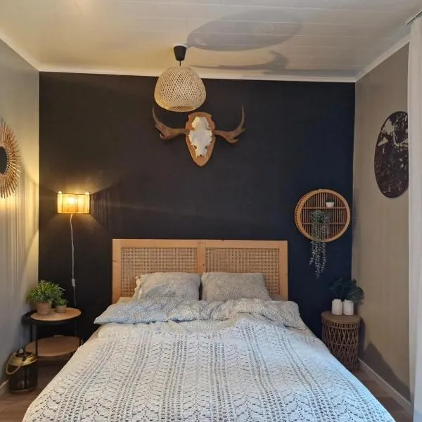 Studio apartment near main roads,位于奥卢的酒店