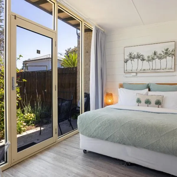 Peninsula Beach Motel，位于罗斯巴德的酒店