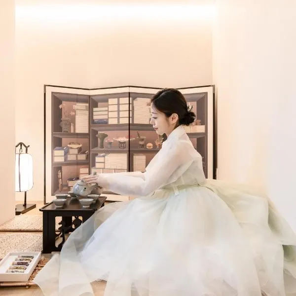 율 한옥 호텔 더블룸203,303호는 외부단독화장실，位于Samgong的酒店